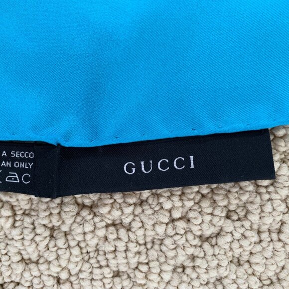 100% Authentic Gucci Silk Scarf with Gold Rope Design on Turquoise Background - Picture 4 of 5
